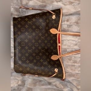 AUTHENTIC Gently used Louis Vuitton Neverfull 2020